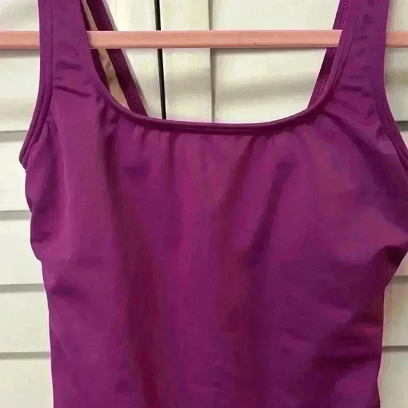 Lands’ End Chlorine Resistant Tummy Control One Piece Swimsuit Size 10 - Picture 2 of 7